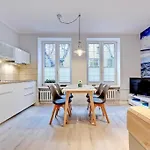 Urban Nest Group - Swietojanska 35